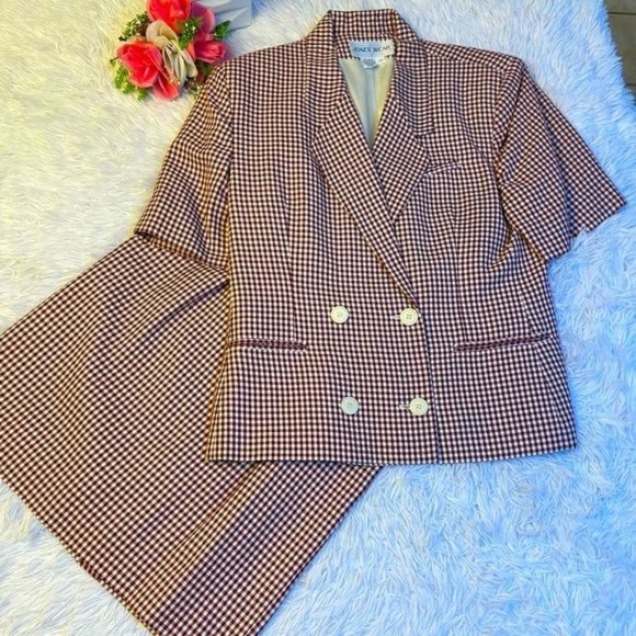 Jones Wear Dresses & Skirts - ✅ Jones Wear Vintage 2 piece suit set size 8